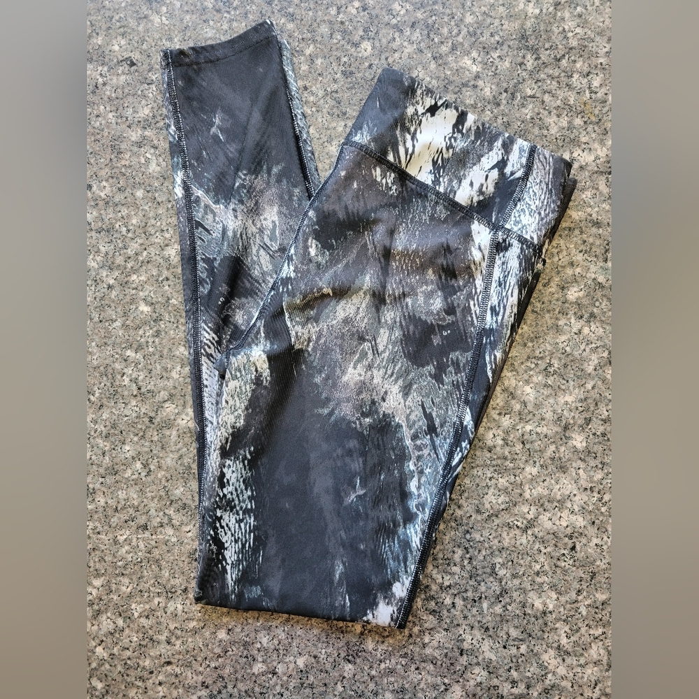Under Armour LG L Gray Black White Leggings for Active Workout Pants EUC